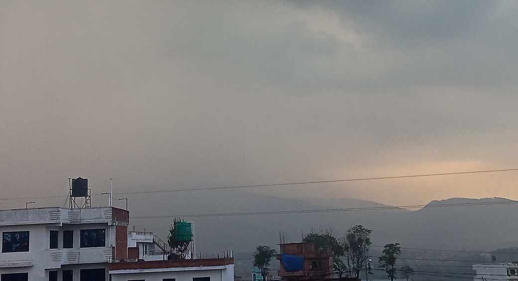 अझै केही दिन वर्षा हुने, सोमबारदेखि मौसममा क्रमिक सुधार